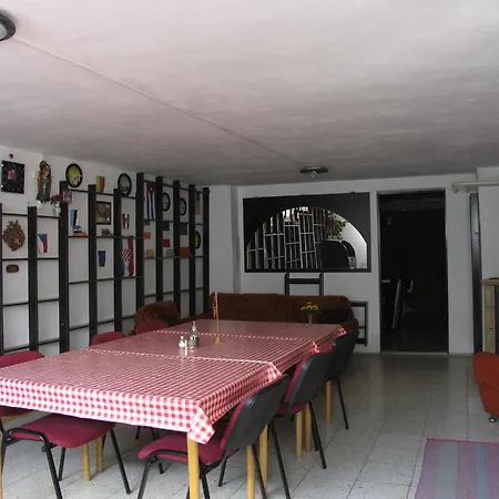 184, Bed And Braekfast 184